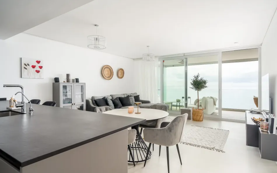 Spacious, modern and fully furnished corner apartment in Wave Collection