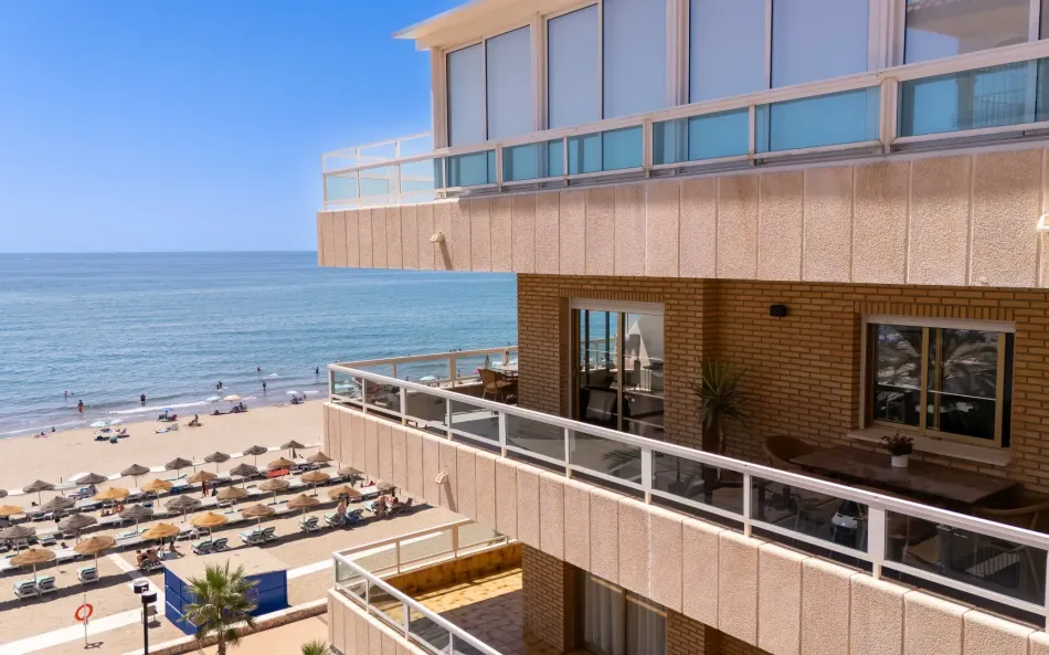 Renovated 3-Bedroom Beachfront Apartment – Torreblanca, Fuengirola